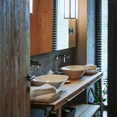 Lajver Borbirtok Hotel *
