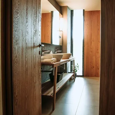 Lajver Borbirtok Hotel *