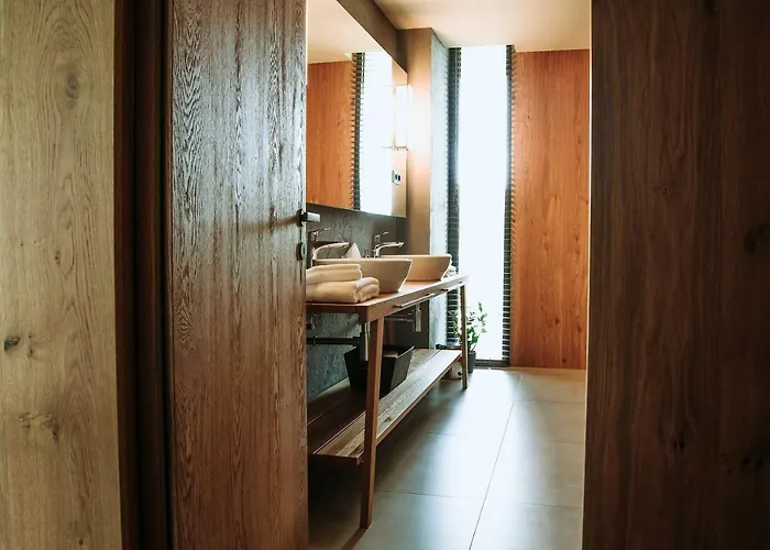 Lajver Borbirtok Hotel *